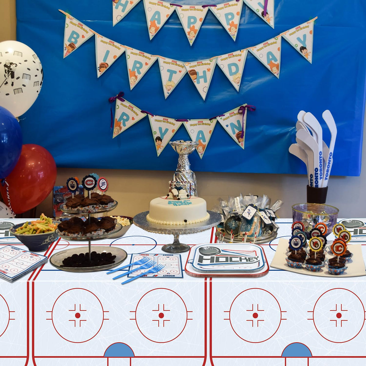 PTECDROTS hockey tablecloths protect surfaces from spills during celebrations.