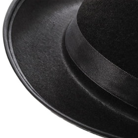 Pumtus stovepipe hat worn on model demonstrates retro vibe for parties