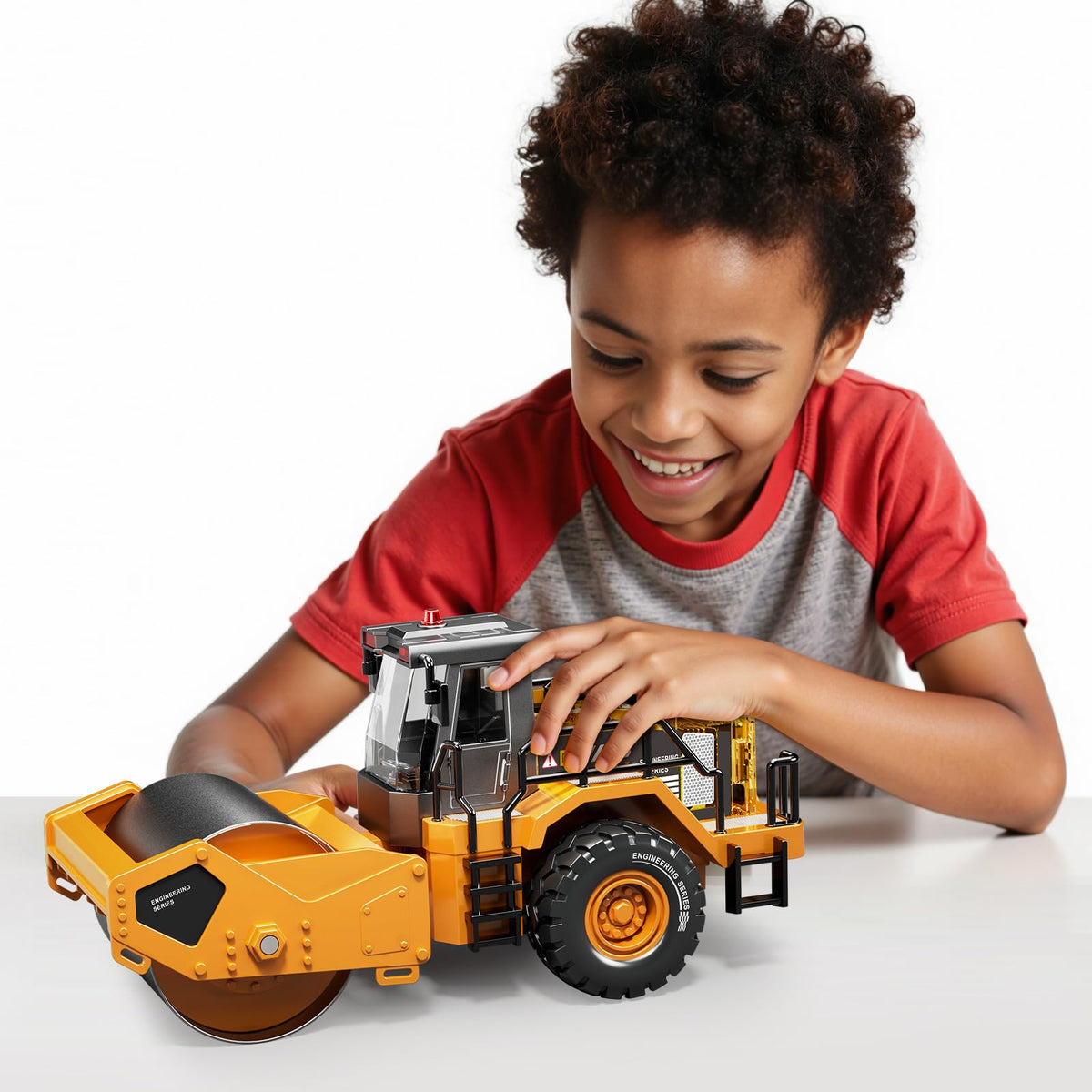 Pupu Pig push-powered design supports indoor and outdoor imaginative construction play.