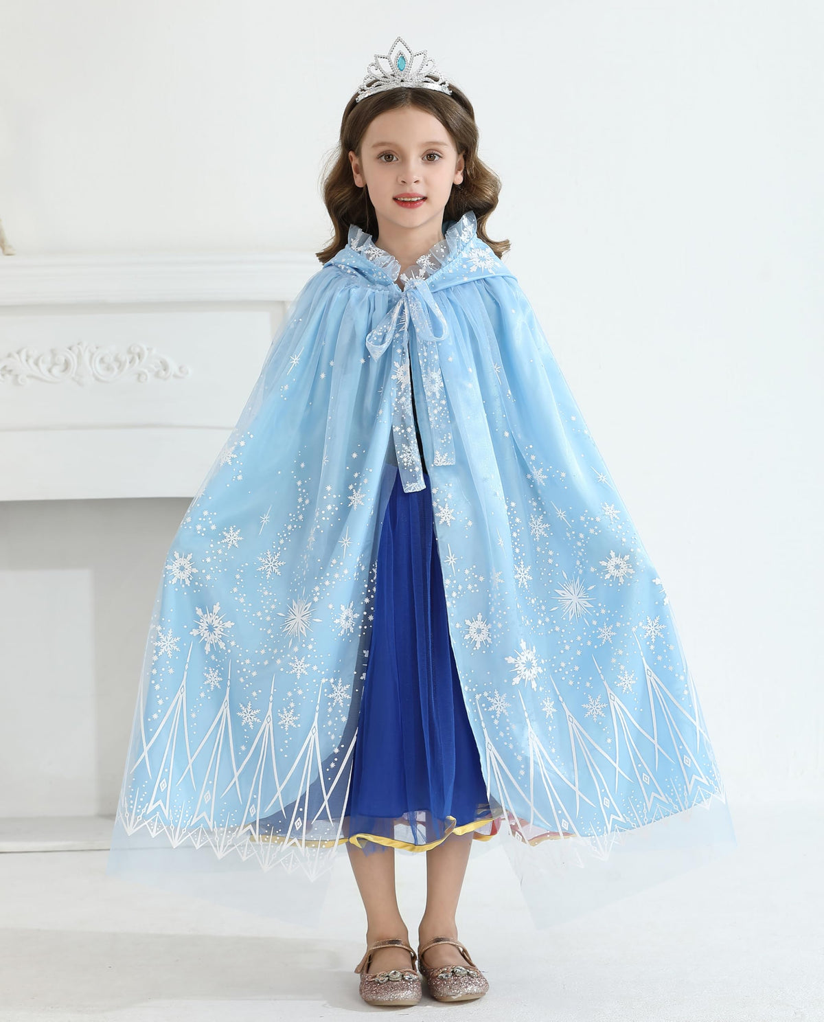 Purfeel snowflake lace detail cape highlighting glittery ice-inspired decoration.