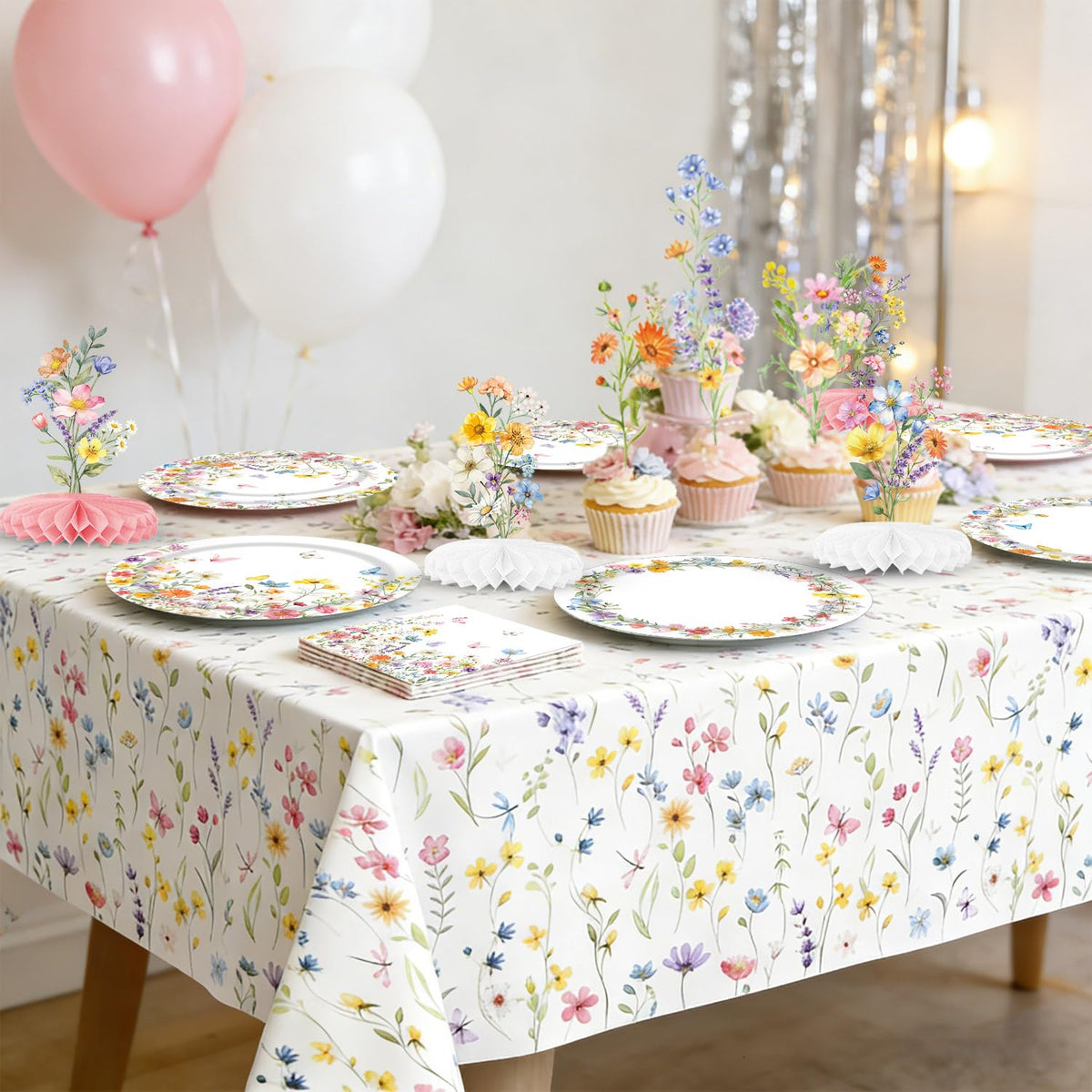 QIYANPAX Wildflower honeycomb centerpieces create charming focal points.