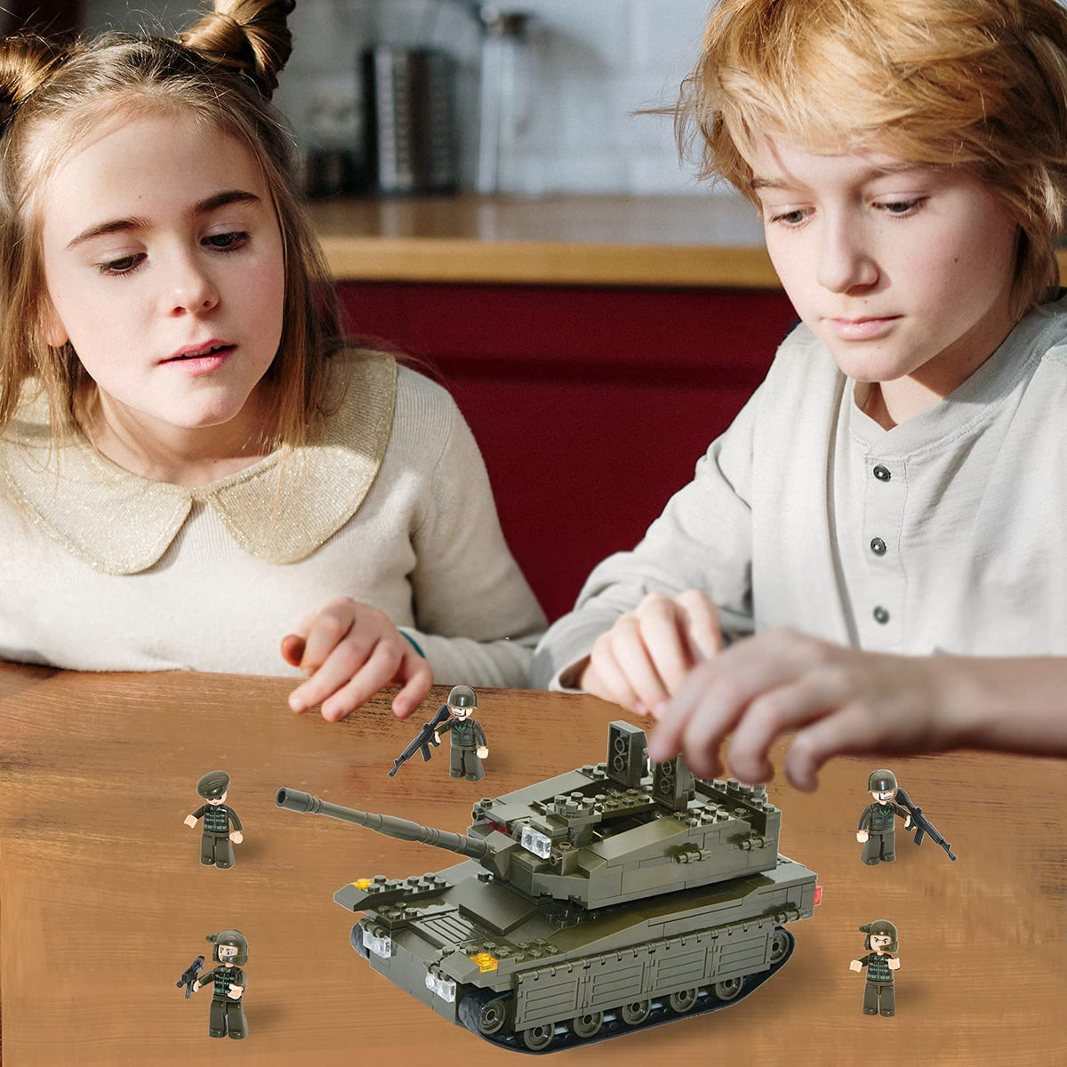 QLT QIAOLETONG Merkava tank packaging box supports easy gifting.