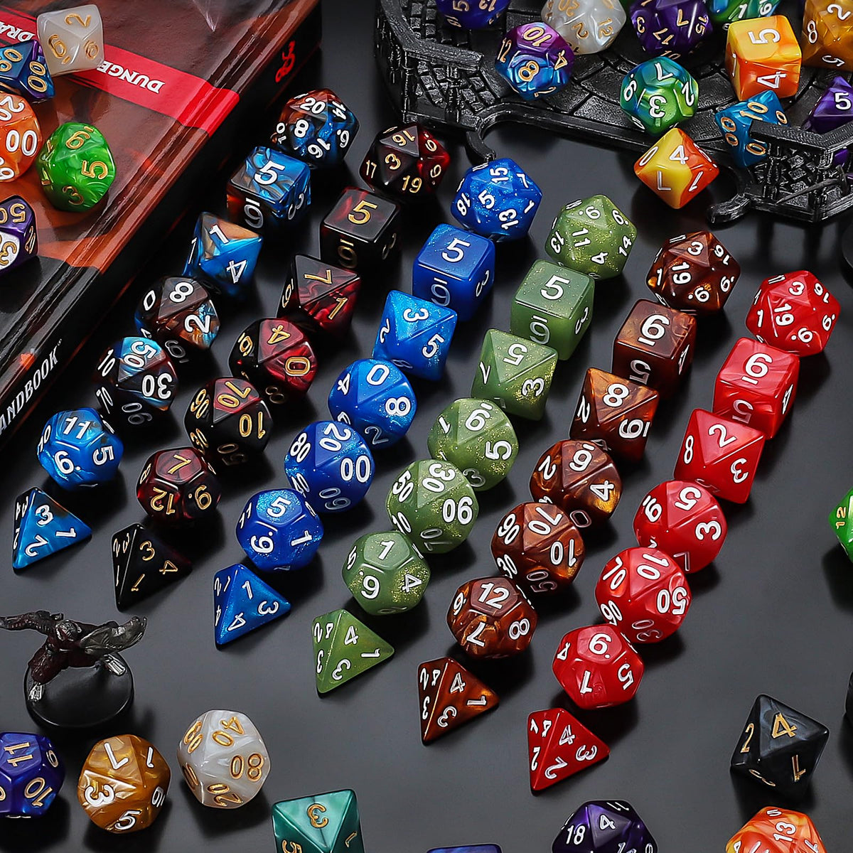 QMay dice use underscored 6 and 9 to reduce misreads during play.