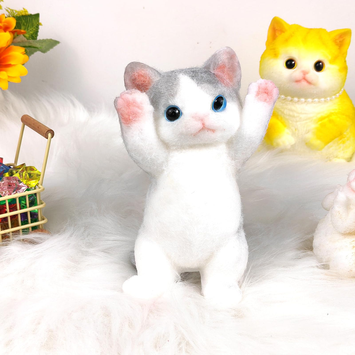 QOUXZ Kawaii cat squishy calms senses for both kids and adults.