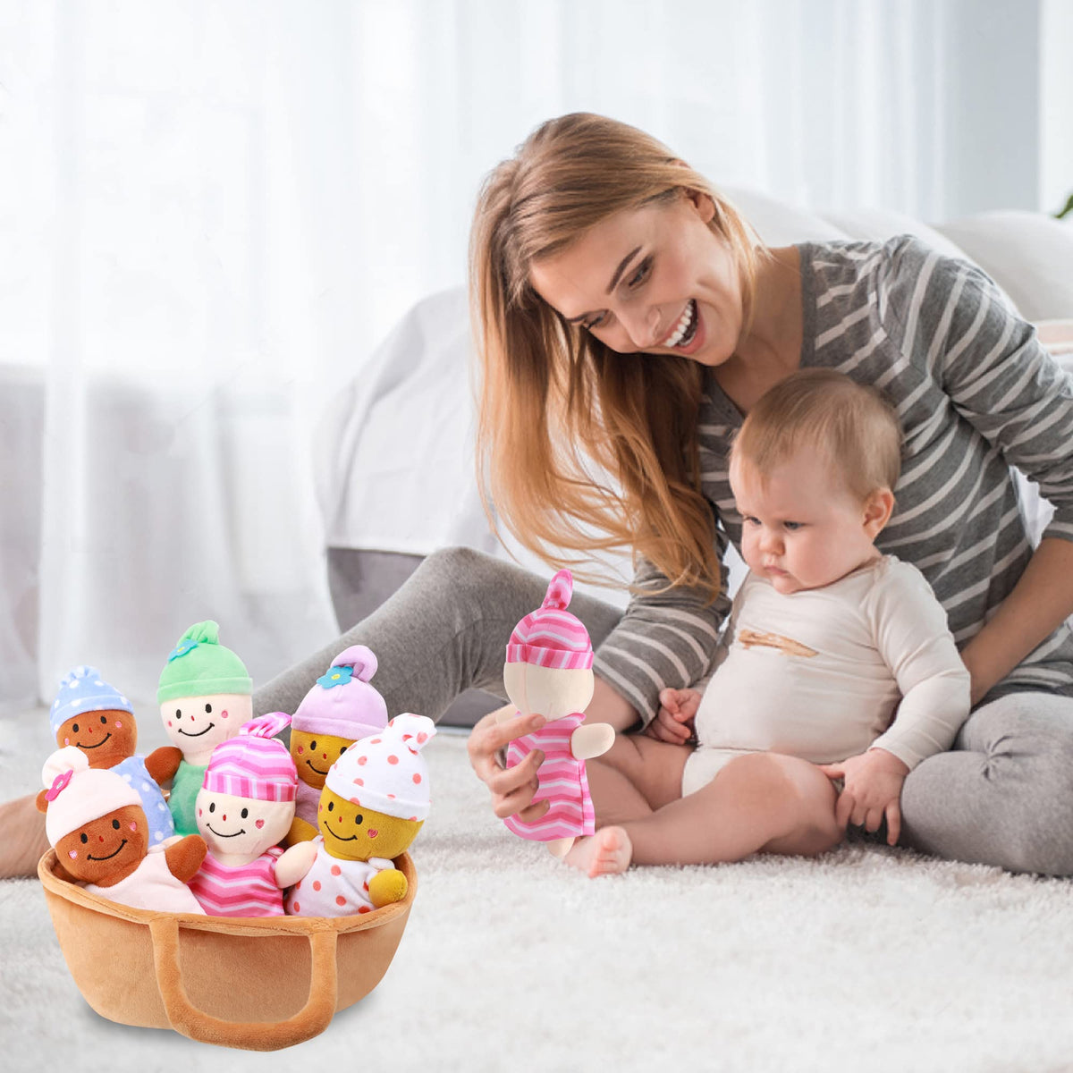 Qpewep portable basket keeps toys organized for easy transport.