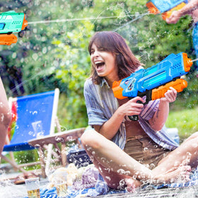 Quanquer outdoor summer water fight toy for pool or beach