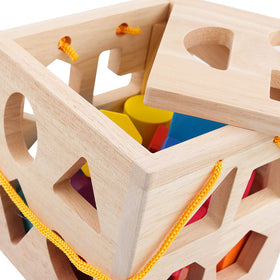 QZMTOY hinged lid shape sorter keeps pieces secure for easy cleanup.