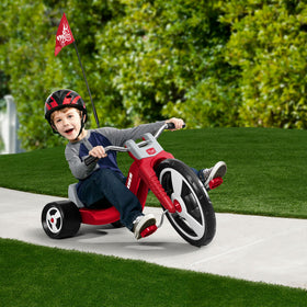 Radio Flyer Big Flyer Sport removable racing pennant increases visibility during outdoor play