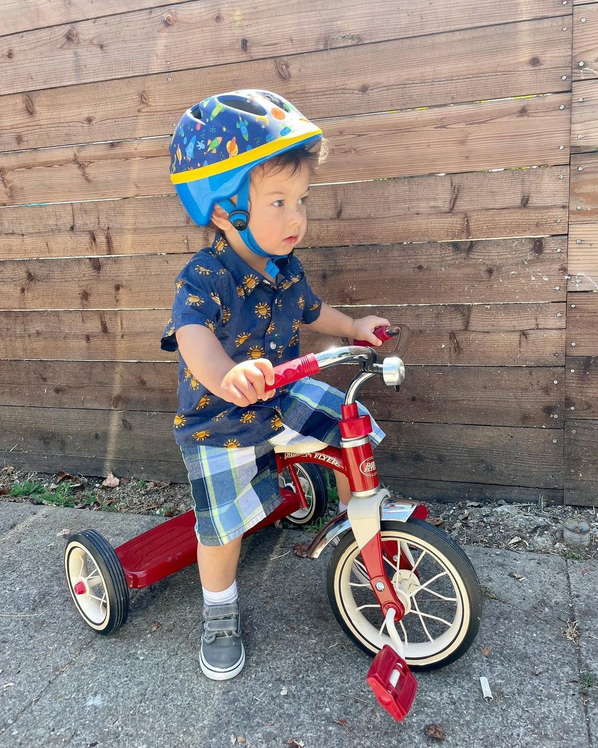 Radio Flyer rear step enables easy on/off for toddlers