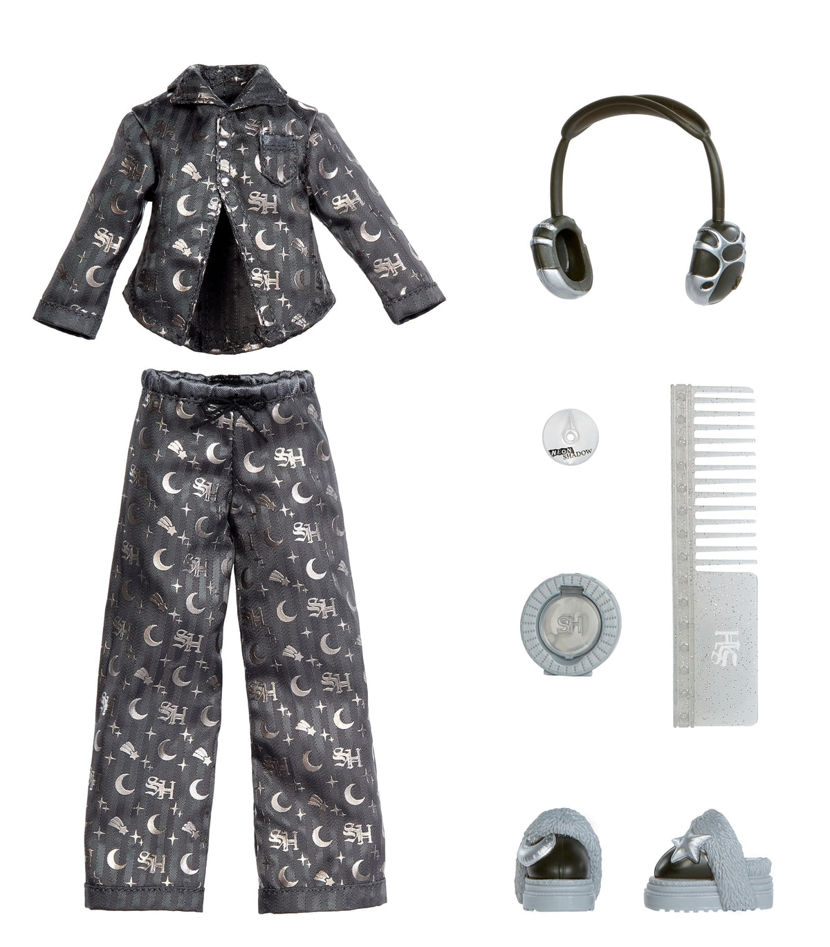 Includes girls’ night accessories and a comb to style the hair.
