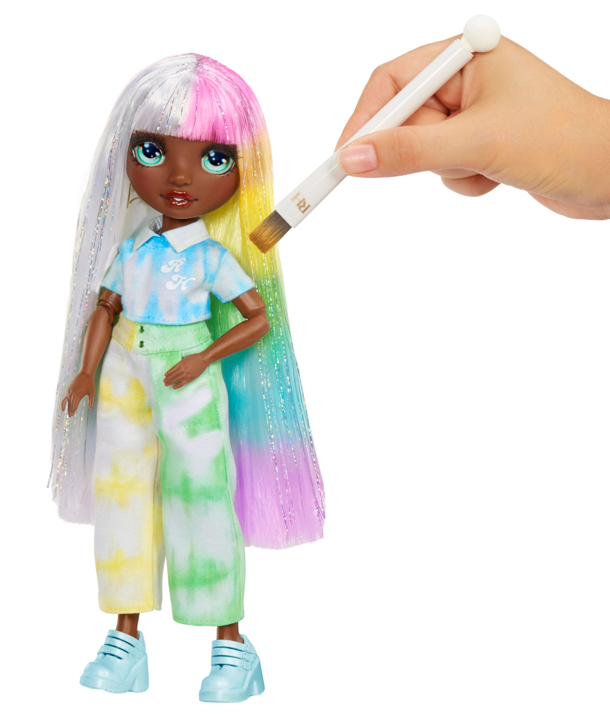 Rainbow High tie-dye kit stencils to create shapes on fabrics and hair.