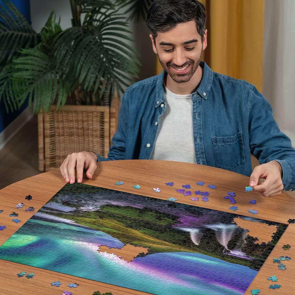 Ravensburger Aurora Over Kirkjufell uses precise pieces with Softclick fit for smooth assembly.
