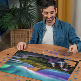 Ravensburger Aurora Over Kirkjufell uses precise pieces with Softclick fit for smooth assembly.