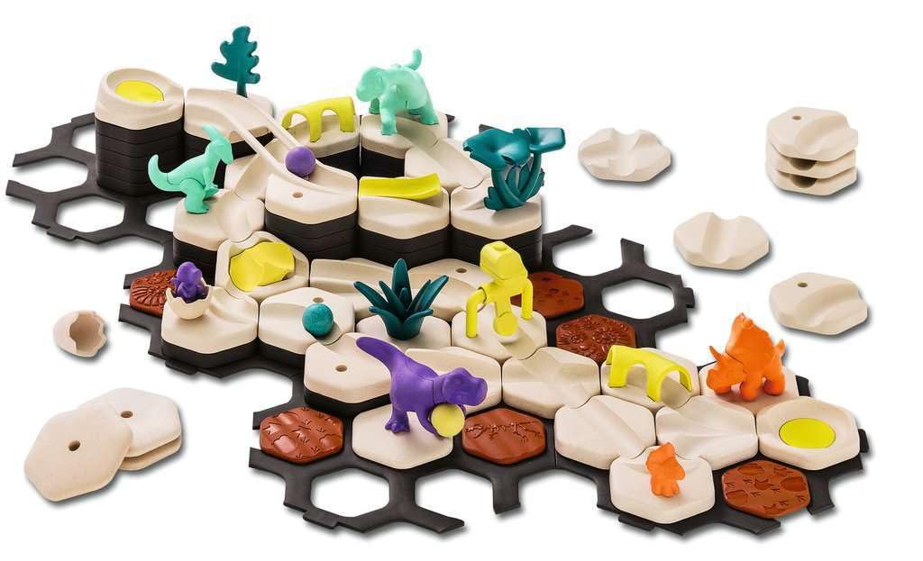 Starter set with crossings and a switch for dynamic marble experiments