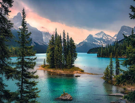 Ravensburger Spirit Island turquoise waters provide a calming scene for relaxing evenings.