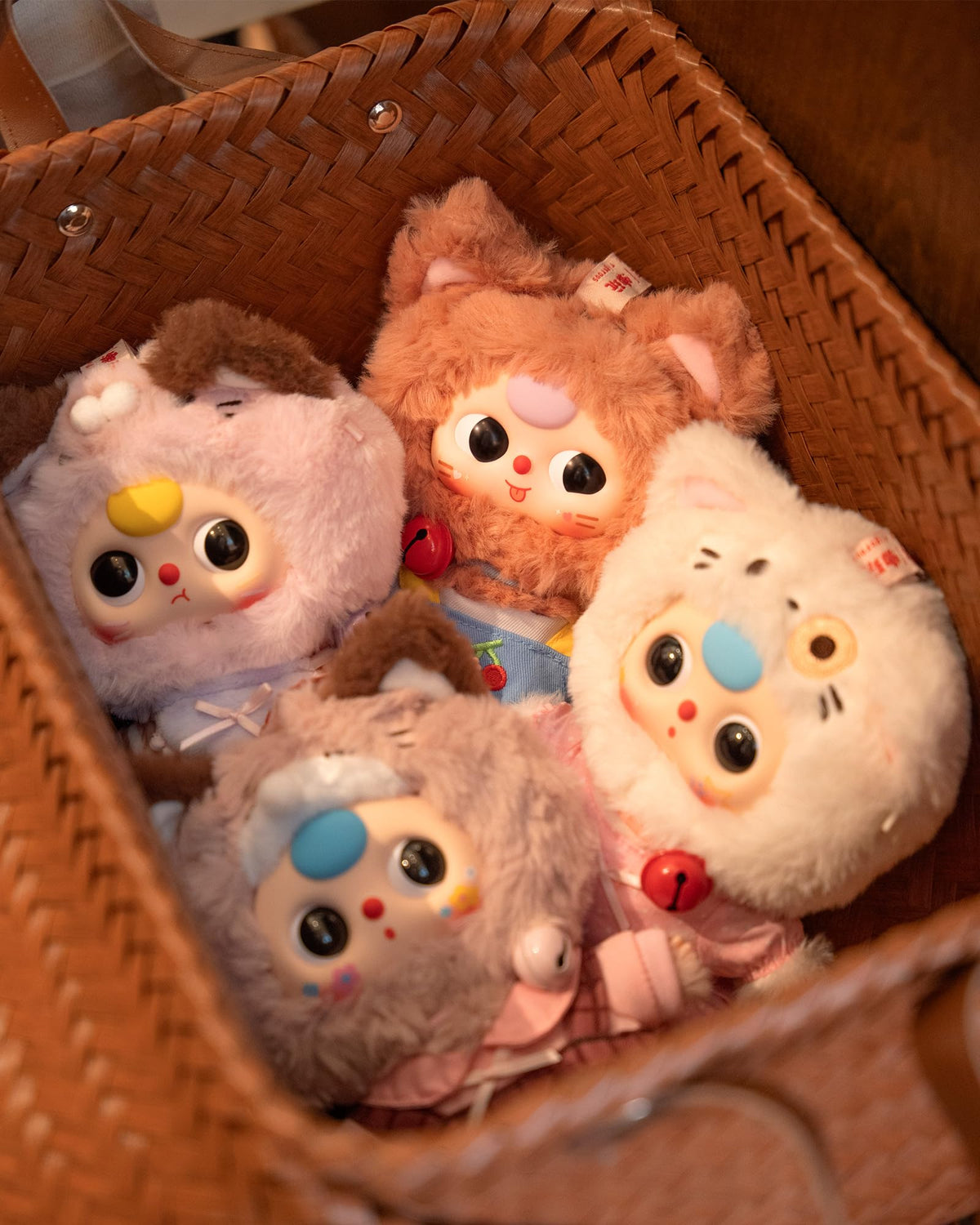 REIVIVORA blind box figure close-up highlights cute features and fur details