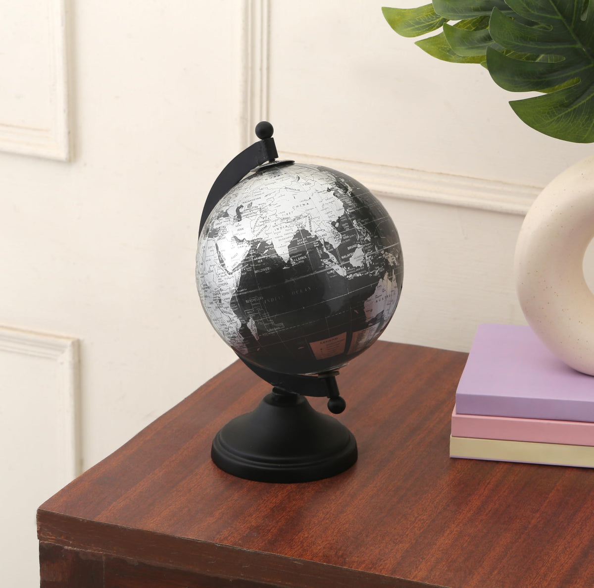 RELY+ desk-top globe ideal for shelf display and inspiration