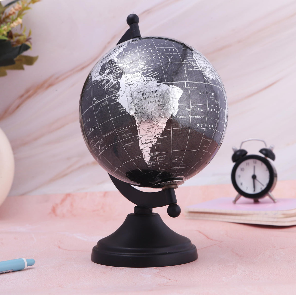 RELY+ giftable globe desk accessory suitable for travel lovers