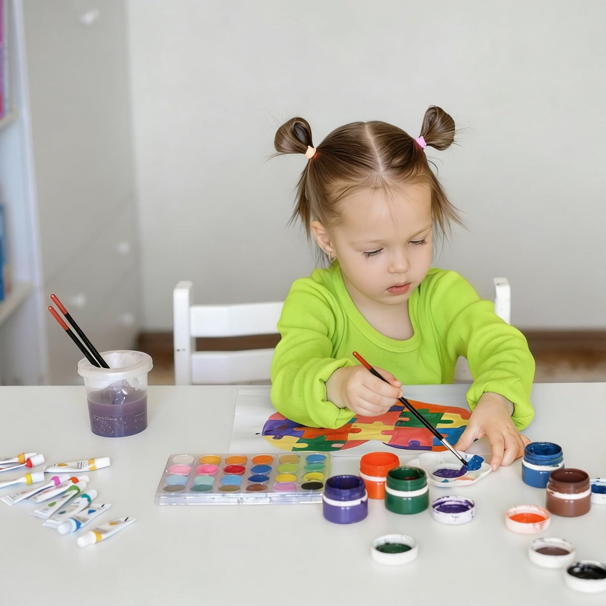 Retainbre ideal for classrooms, art parties, and brush cleaning sessions.