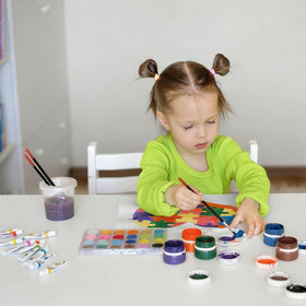 Retainbre ideal for classrooms, art parties, and brush cleaning sessions.