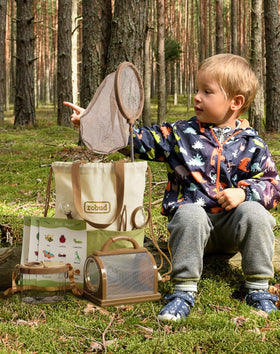 Extendable net from ROBUD Bug Catcher Kit for catching specimens on nature walks