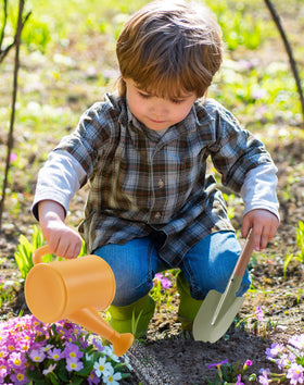 ROBUD child-gloves keep tiny hands safe while digging and watering.