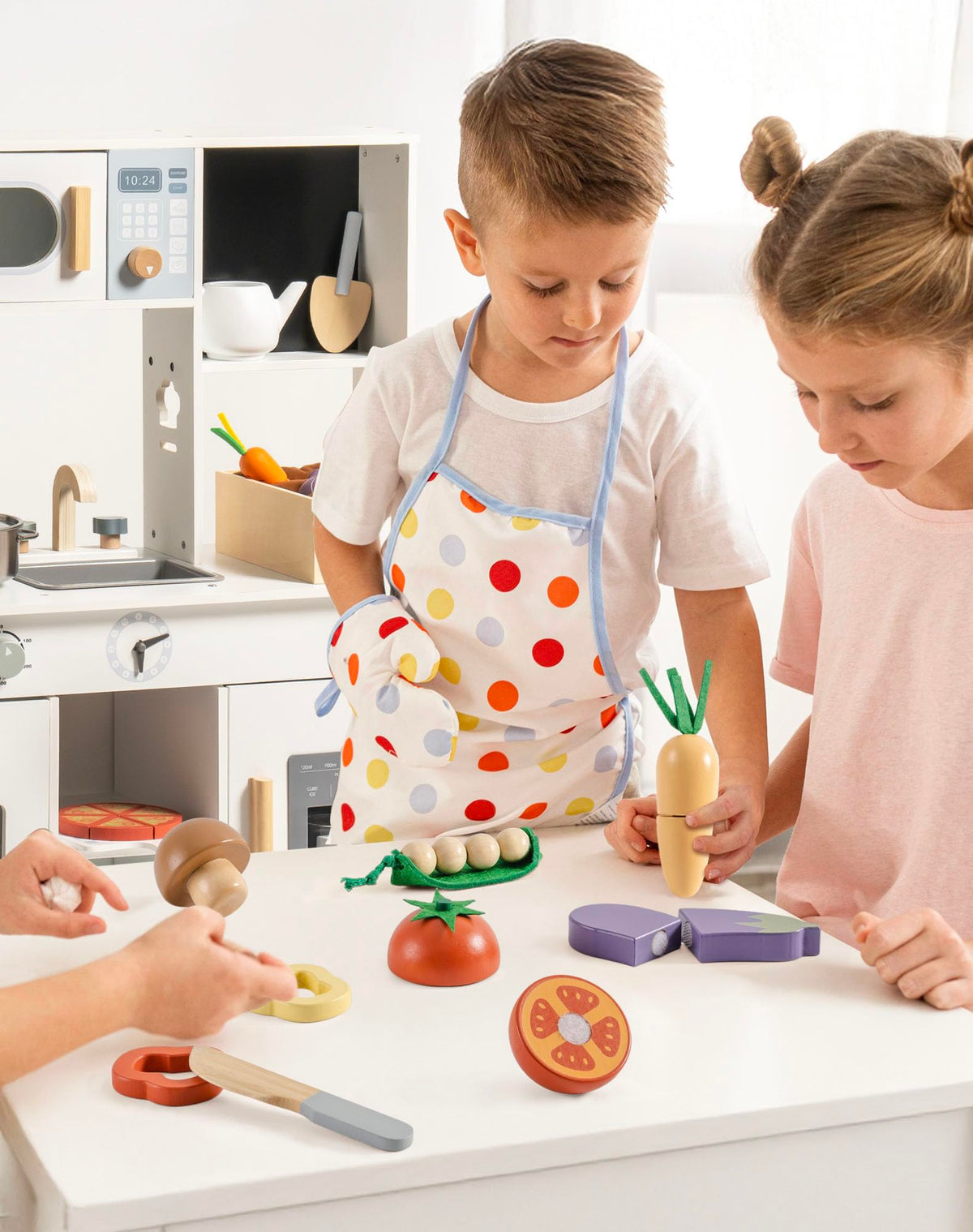 ROBUD wooden toy food set used by kids playing in a pretend kitchen for creative storytelling.