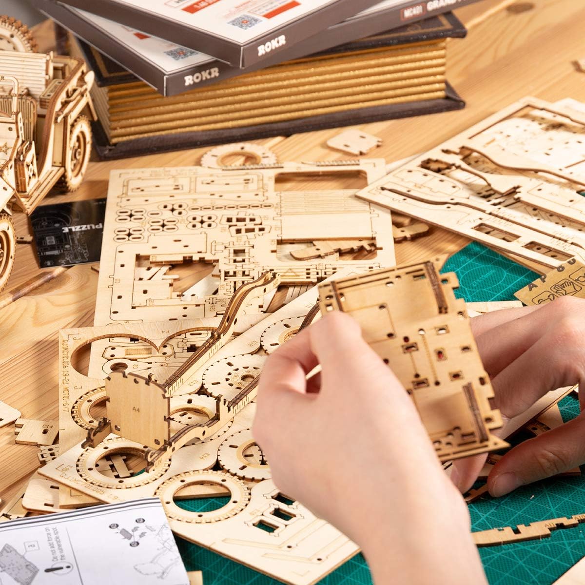ROKR 3D puzzle Army Field Car being assembled, hands-on DIY satisfaction