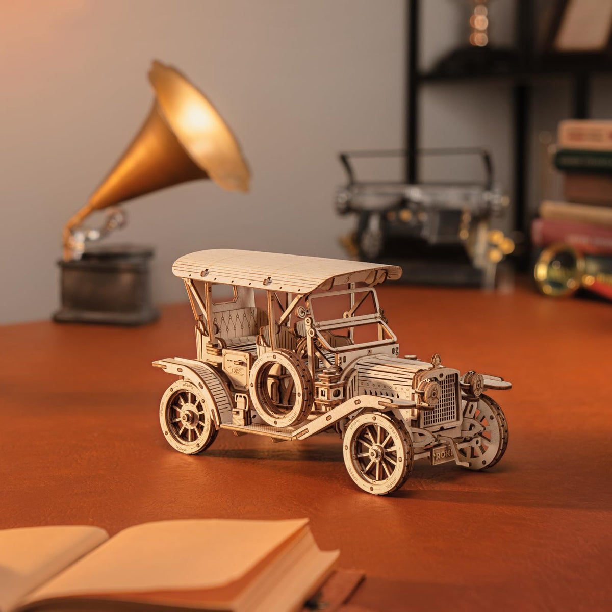 ROKR no glue required construction supports a clean, focused crafting experience