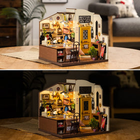 Rolife illustrated, colorful instructions guide each assembly step clearly.