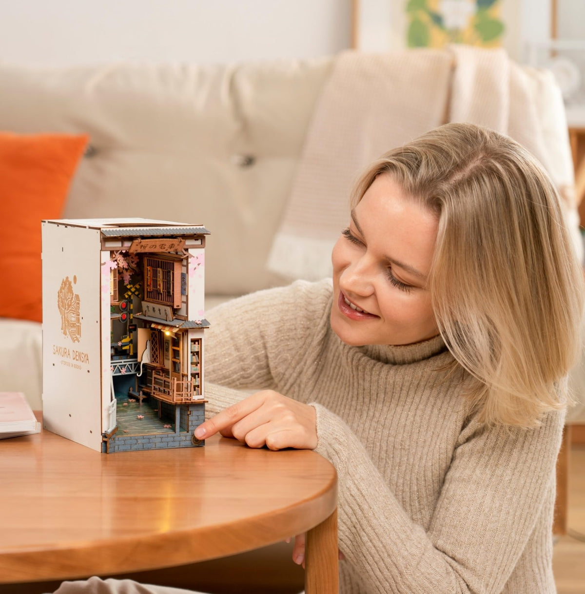 Rolife Sakura Densya tram lights focus, adds realistic ambiance to shelves