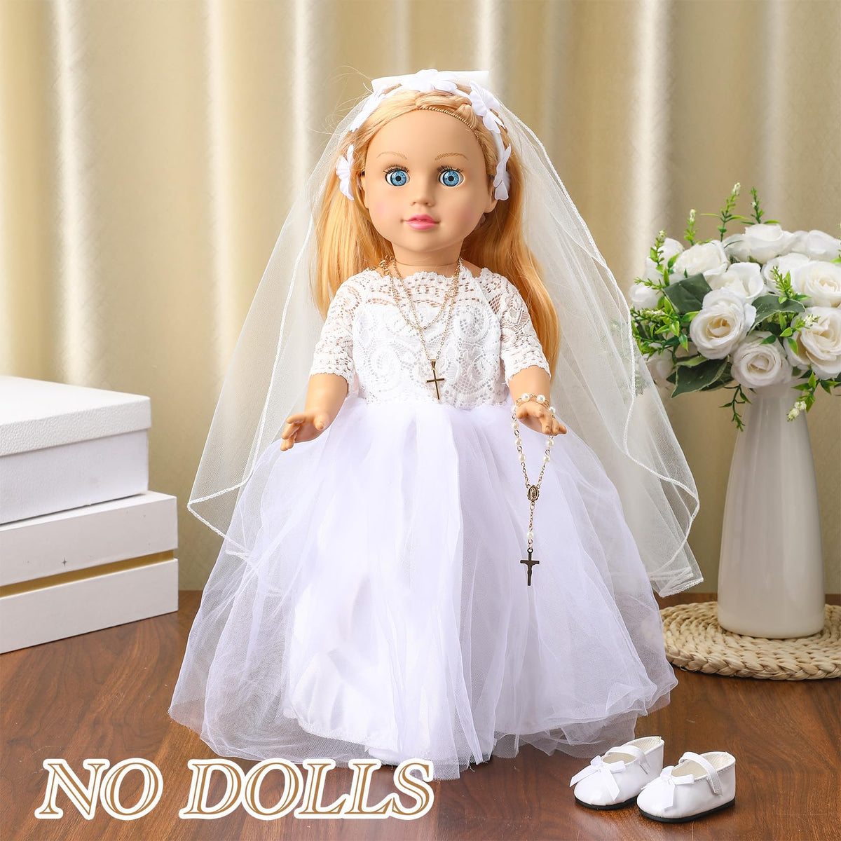 RoundFunny communion veil for 18-inch dolls complements the dress.