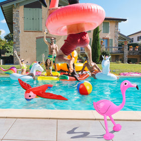 Ruisita inflatable banana adds whimsical summer decor and kids’ play ideas.