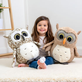 Ryttir Snowy Owl plush texture showcases ultra-soft hypoallergenic fabric.