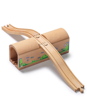 SainSmart Jr bridge ascending track showcases sturdy construction for kids' imaginative rail adventures.