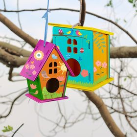 Sawysine easy-to-assemble birdhouse kit for classroom or party crafts.