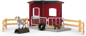 Schleich fencing and ramp enable versatile farm layouts