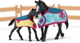 Schleich Horse Club stable gate accessory for interactive stall action