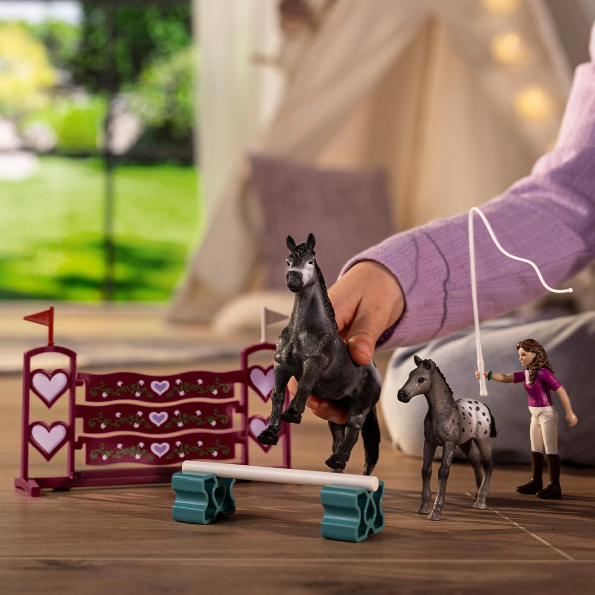 Lisa poseable figurine for authentic mounting and re-poses