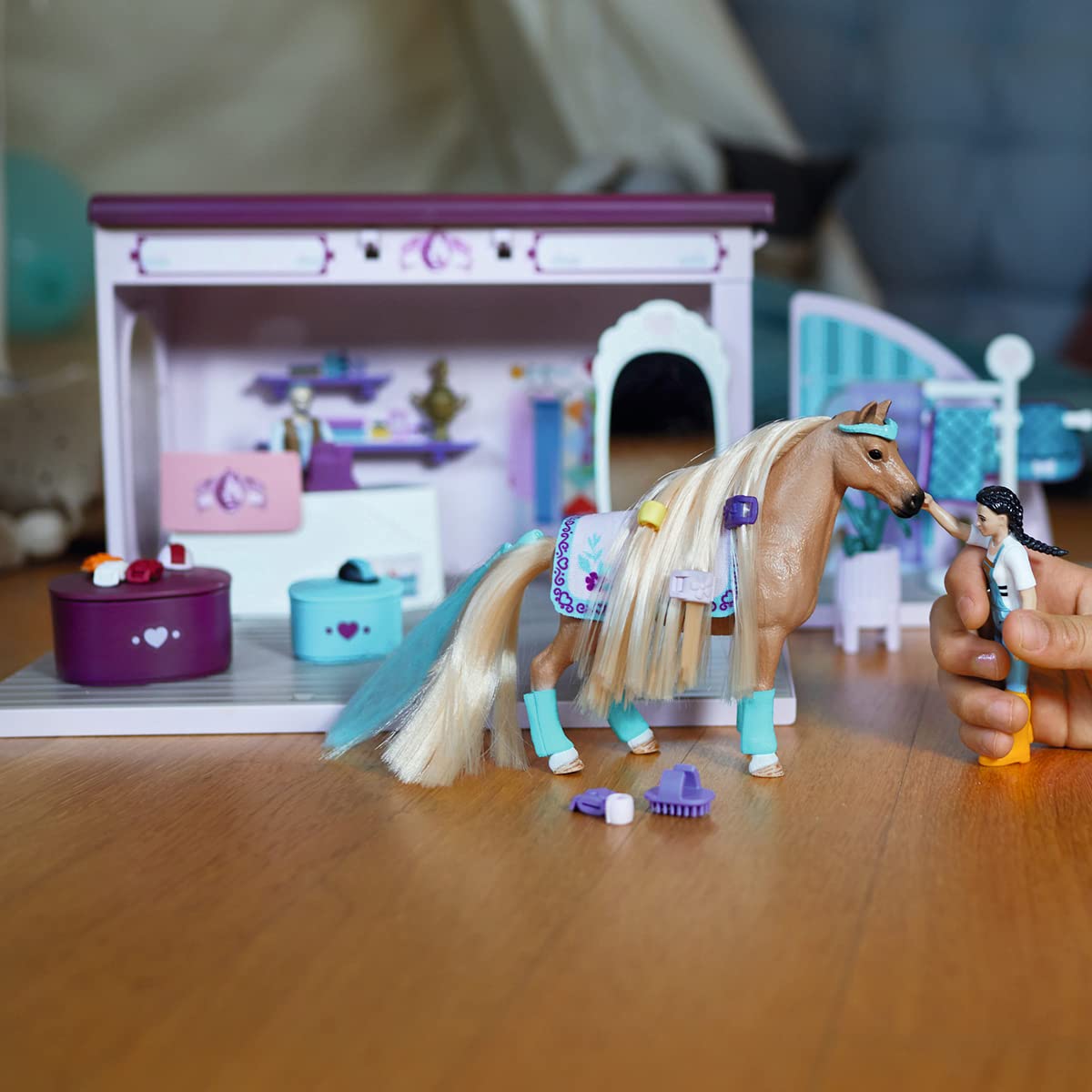 Schleich Sofia's Beauties hair-brushing accessories display colorful clips during grooming.