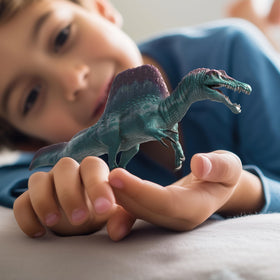 Schleich Spinosaurus with open jaws – dramatic pose sparks storytelling adventures.