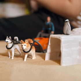 Schleich Wild Life husky dogs pulling the dogsled for snowy adventures
