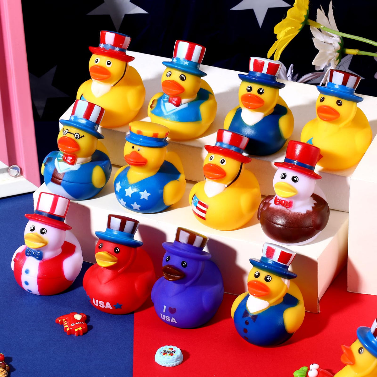 SCIONE 4th of July ducks with stars and stripes, ideal as gifts.