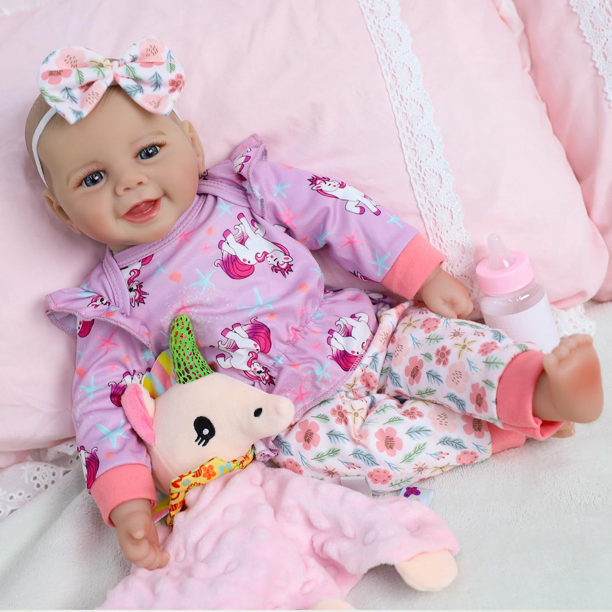 SCOM hand-sewn eyelashes add lifelike charm.