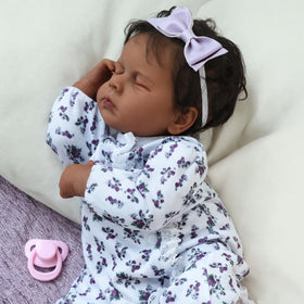 SCOM Reborn doll black girl 20-inch skin texture highlights realistic warmth and realism.