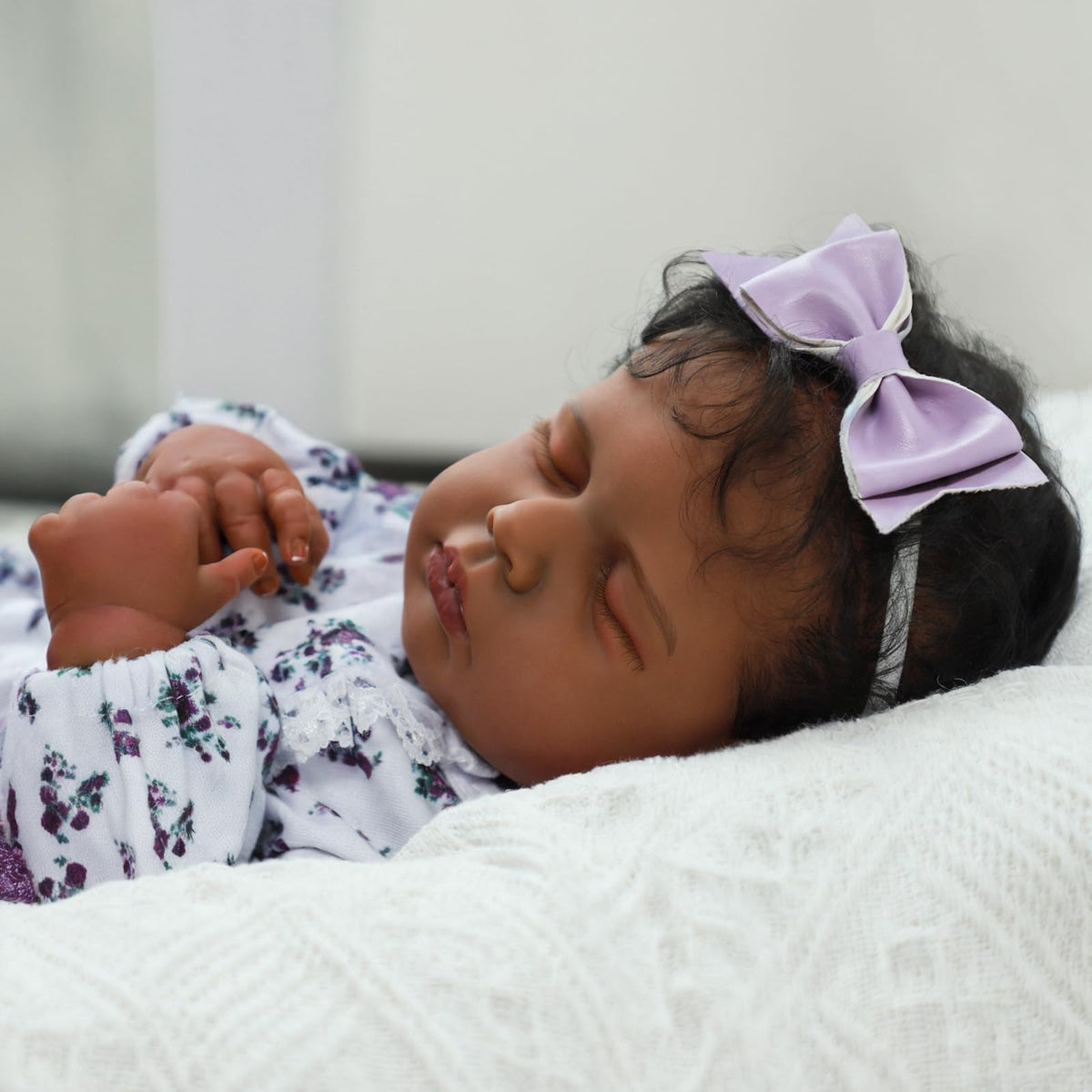 SCOM Reborn doll black girl 20-inch soft fabric clothing enhances comfort during playtime.