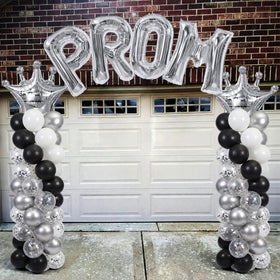 Seenelling Class of 2026 foil balloons elevate graduation photo props.