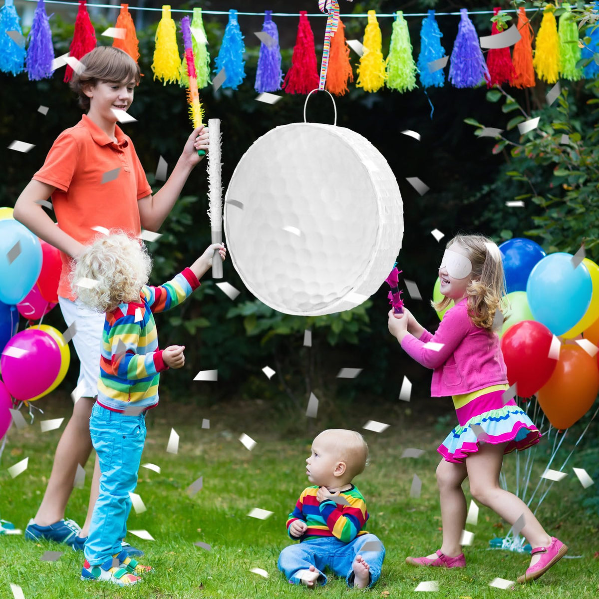Seenelling golf pinata dimensions 33x33 cm for easy setup.