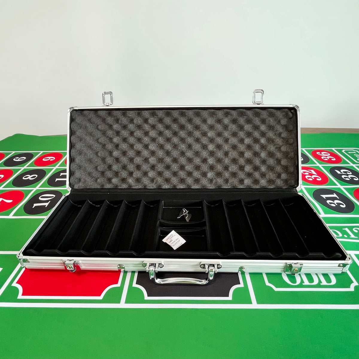 SEETOOOGAMES aluminum poker chip case interior view with black felt padding
