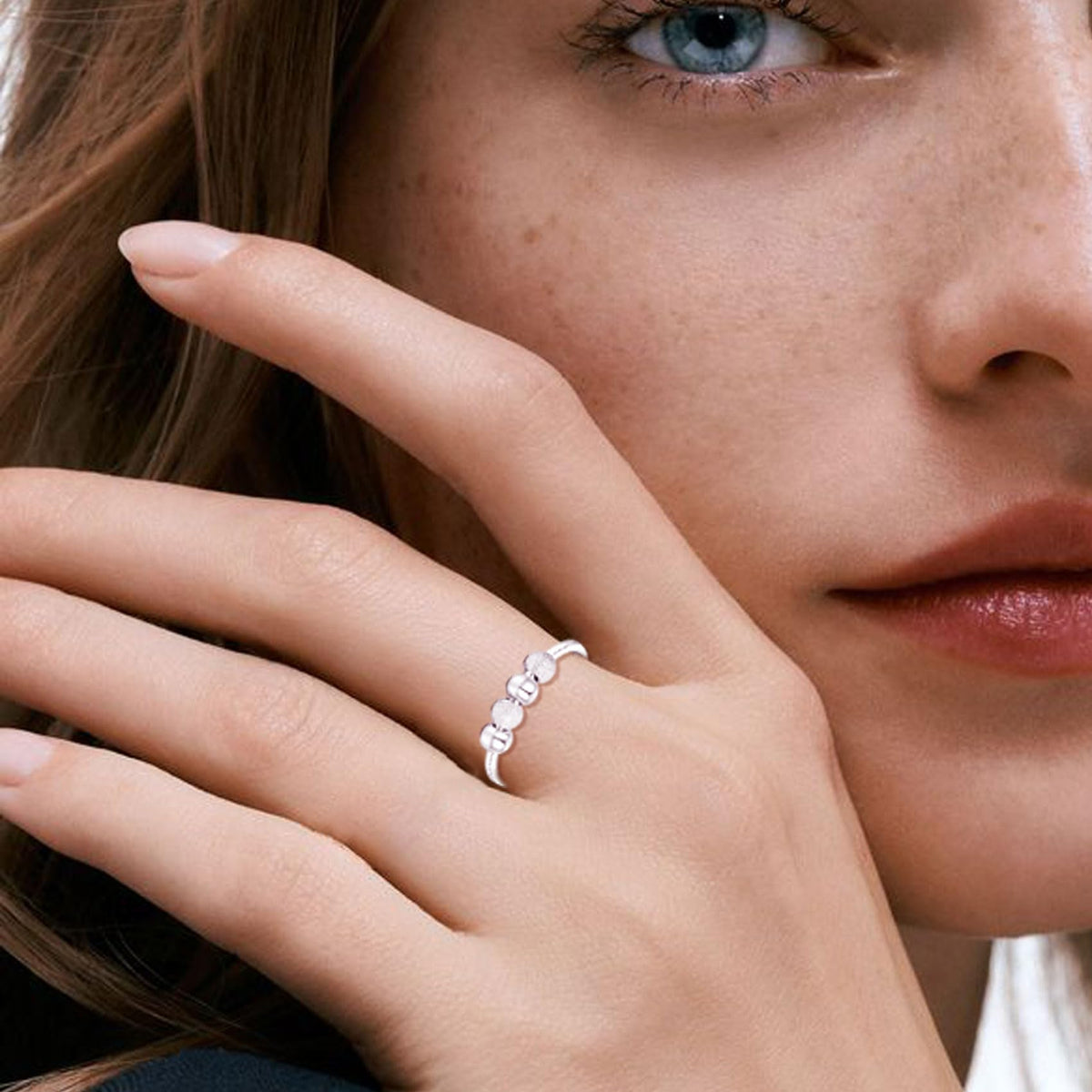 Senteria adjustable ring band fits a range of finger sizes
